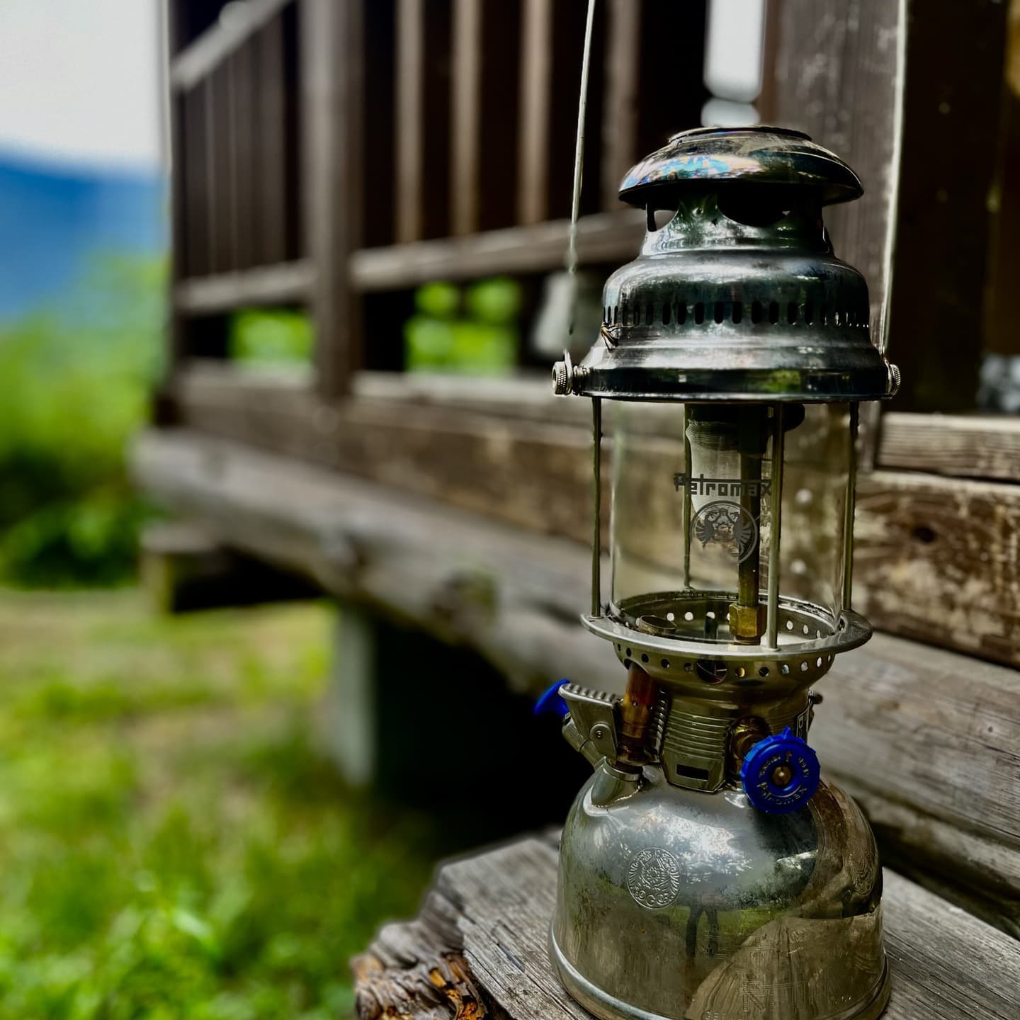 デッキ付きのバンガロー